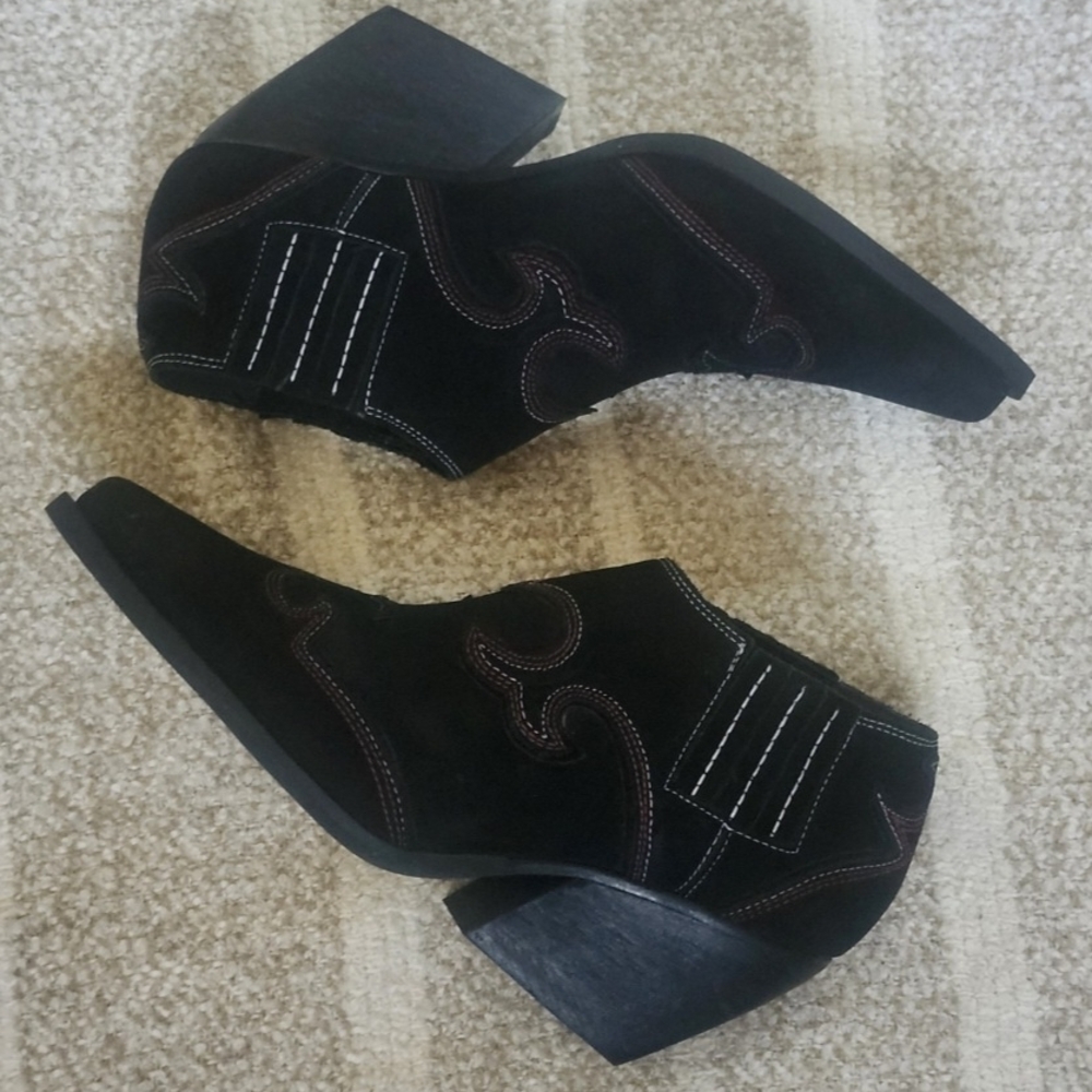 Steve Madden Black Ankle Boots with Modern Western Style